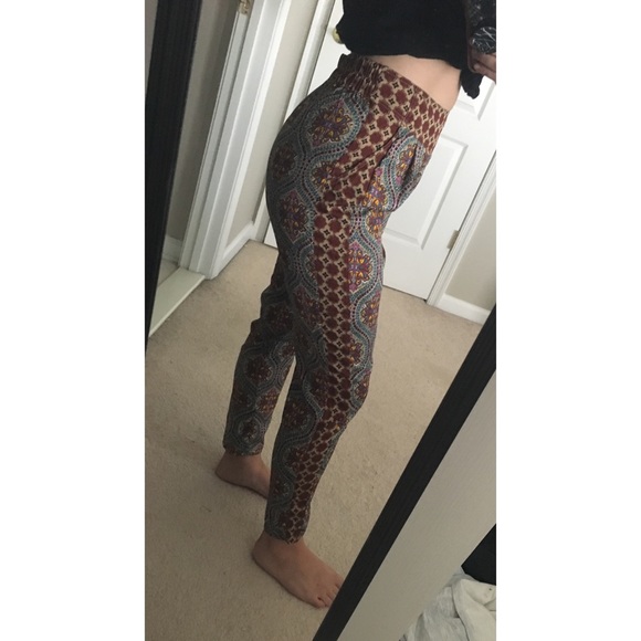 Patterned Ankle Pants - Picture 7 of 8